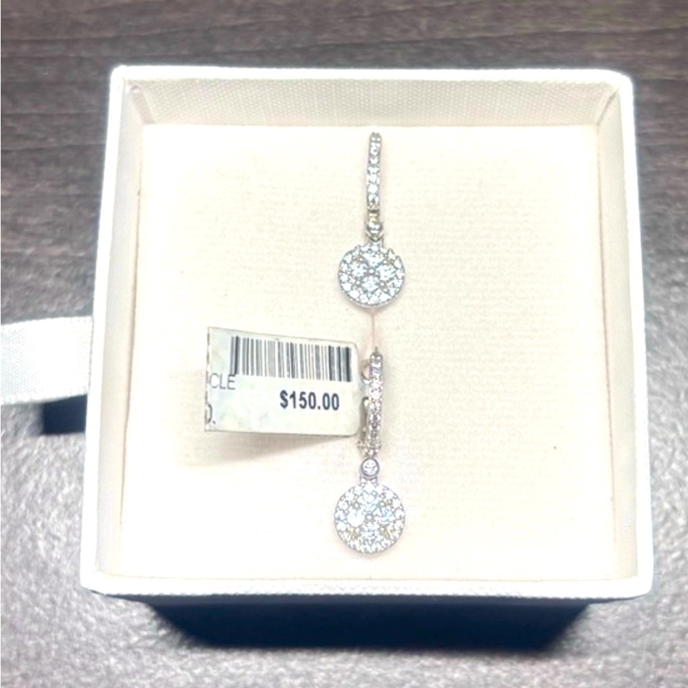 ✨Stunning Women’s Small Hoop Earings✨ - Picture 1 of 2